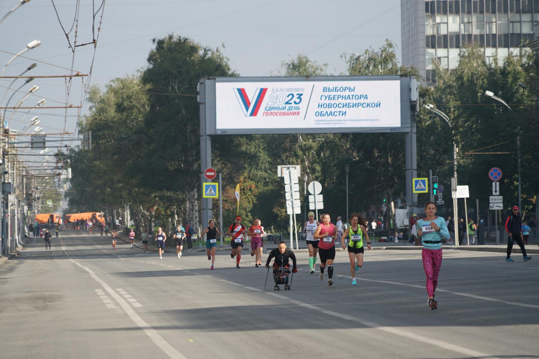 Фото В Новосибирске прошёл полумарафон Раевича-2023: лучшие фото забега 11